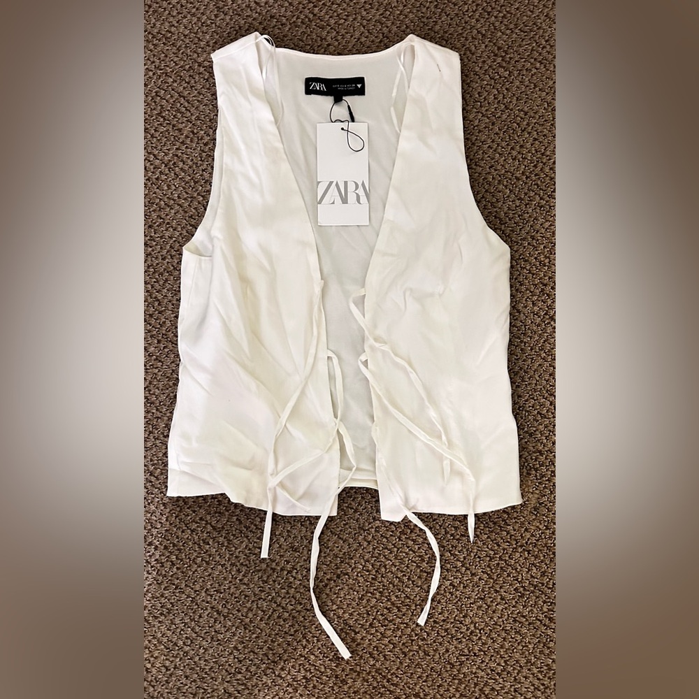 Zara top with ties in white. Never worn small